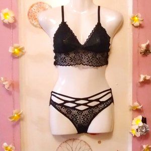 Creative Cutout (M) Lace Lingerie Set - NWOT